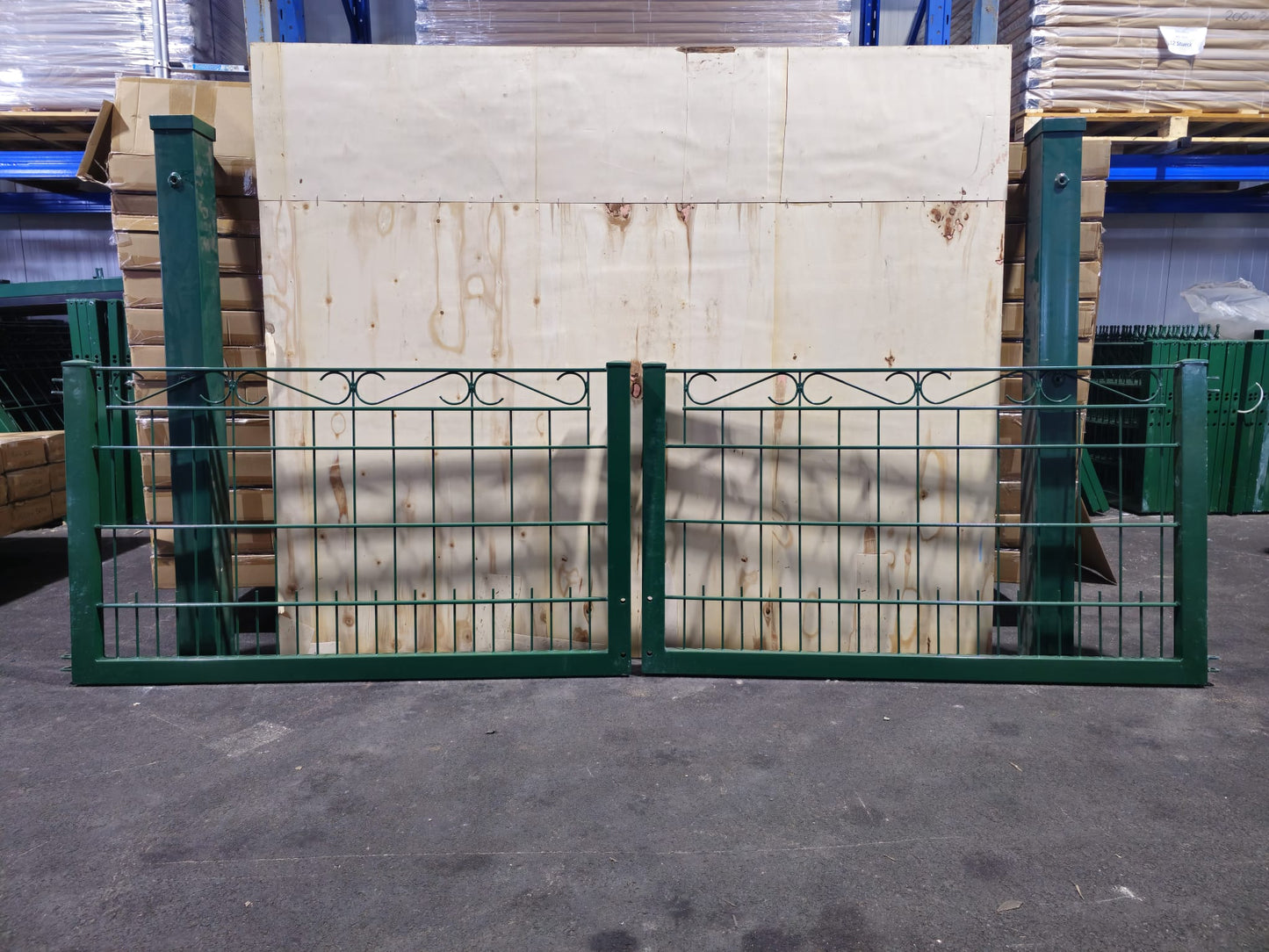 Schmucktor 3 m | 2-flügelig – Verzinkt & Grün – mit Locinox Schloss