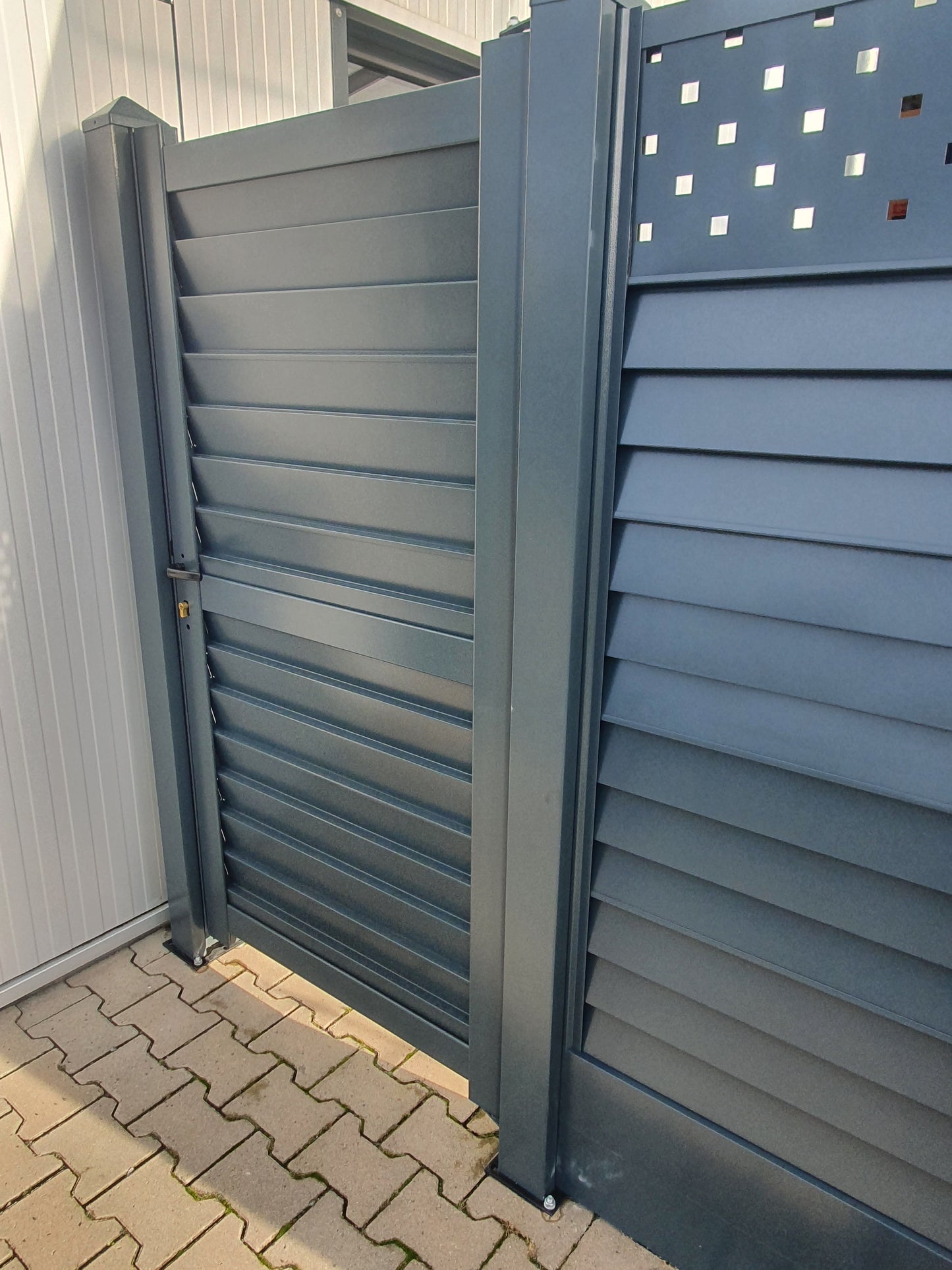 Zaun Elemente Sichtschutz hochwertig in verzinktem Stahlblech