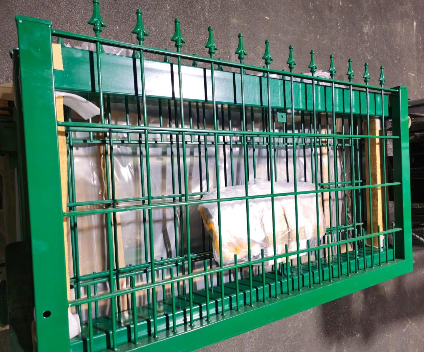 Gartentor Schmucktor zweiflügelig 3m grün mit dekorativer Spitze