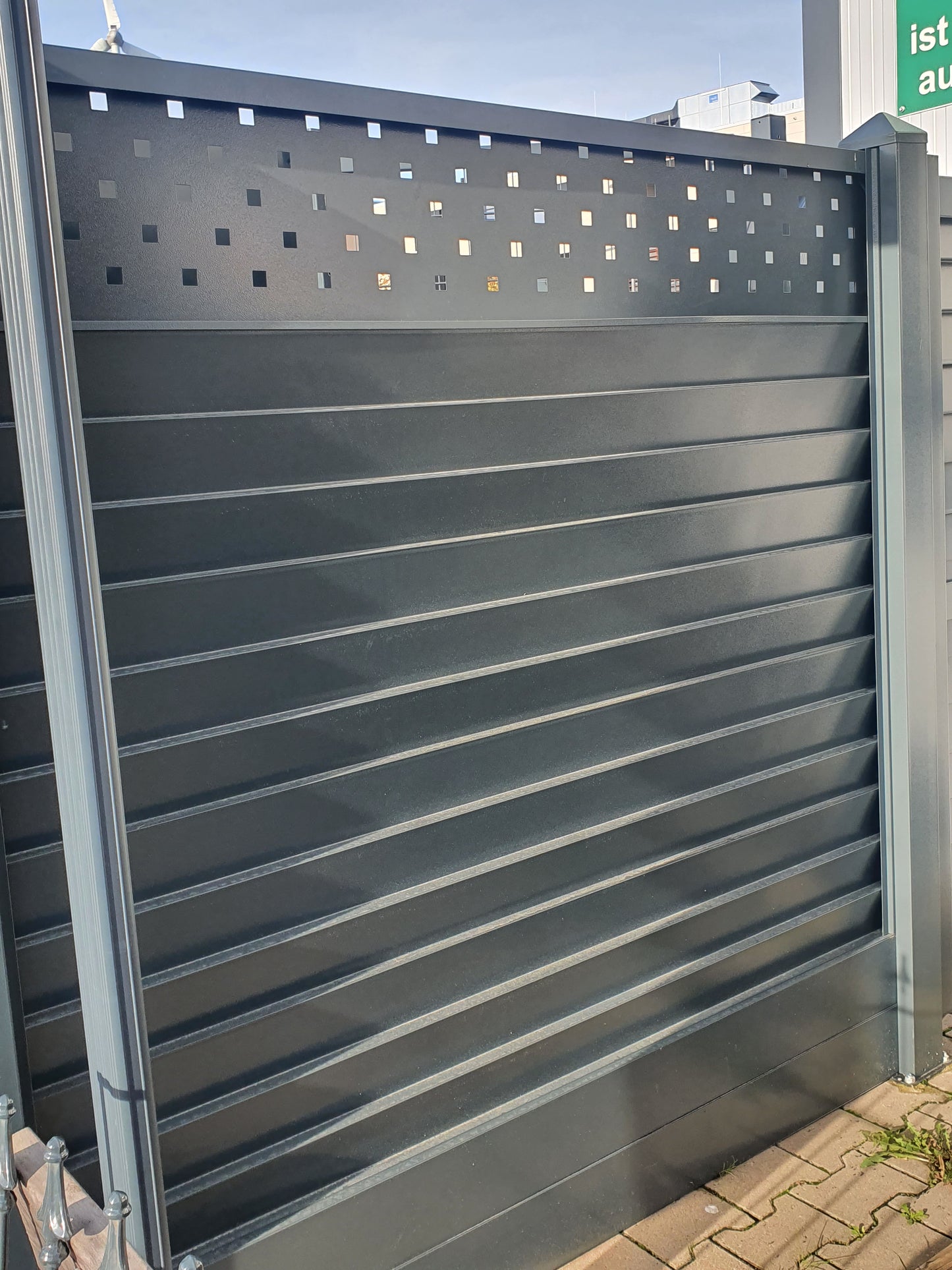 Zaun Elemente Sichtschutz hochwertig in verzinktem Stahlblech