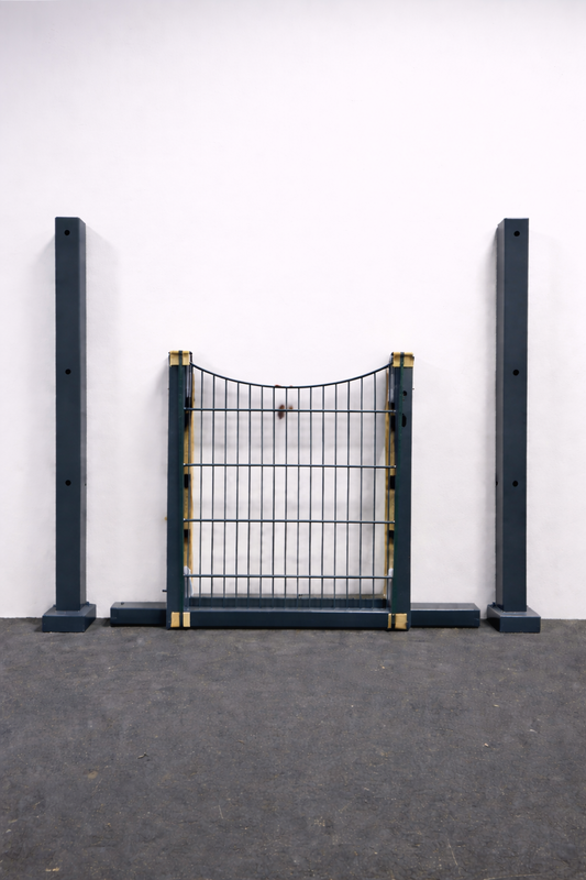 Hochwertiges Schmucktor verzinkt anth und mit elegantem Negativbogen.