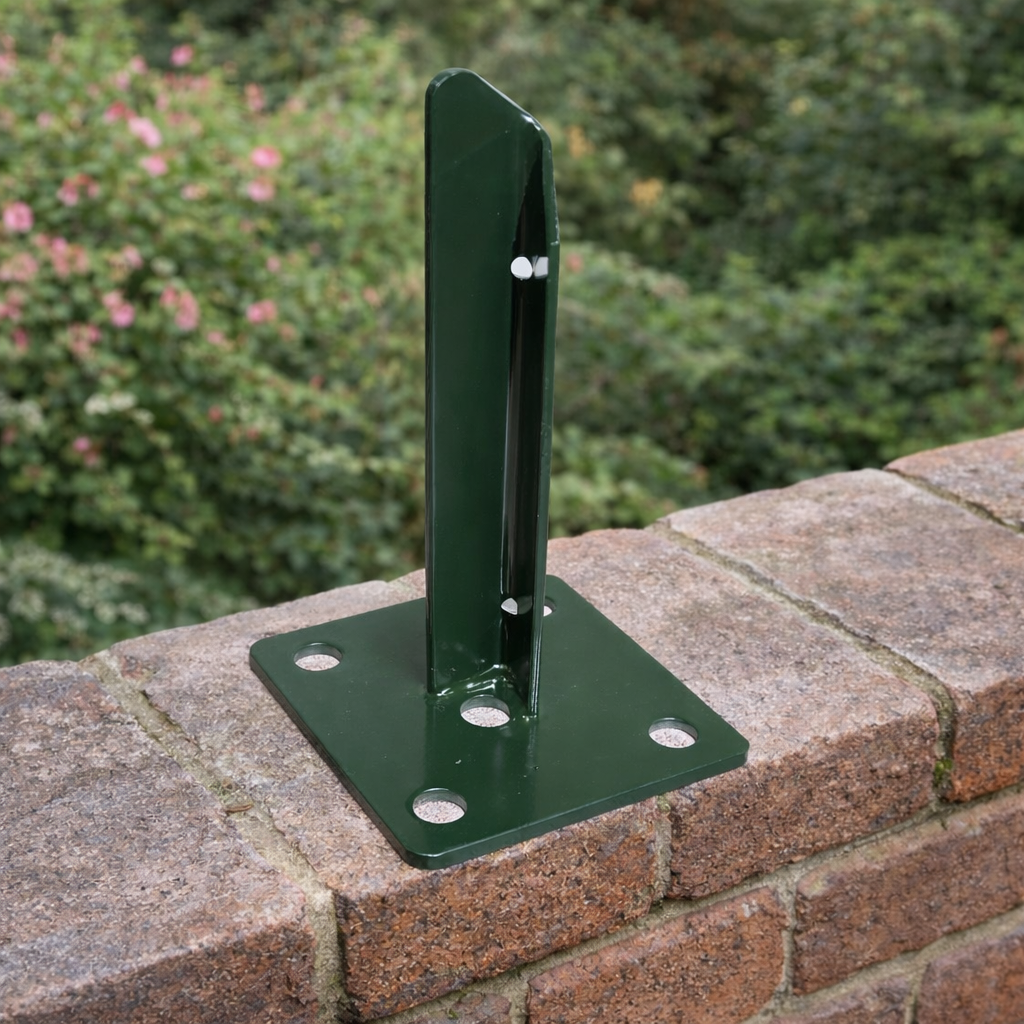 Pfostenfuß Ø 34 mm für Rundpfosten – grün – B-Ware mit kleinen Lackschäden