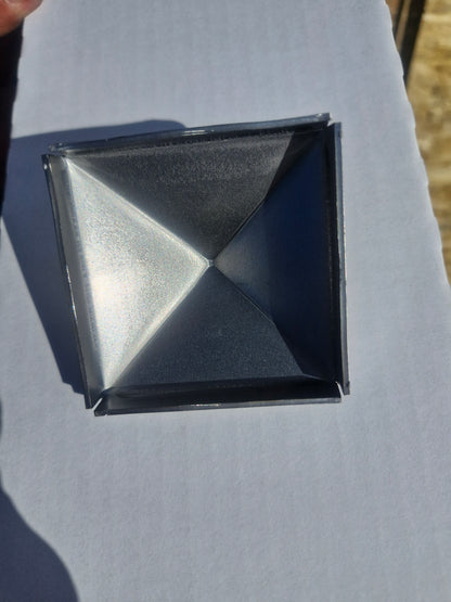 Edelstahl-Pfostenkappe / Pfostenabdeckung 60 × 60 mm, pyramidenförmig, für Holzpfosten.