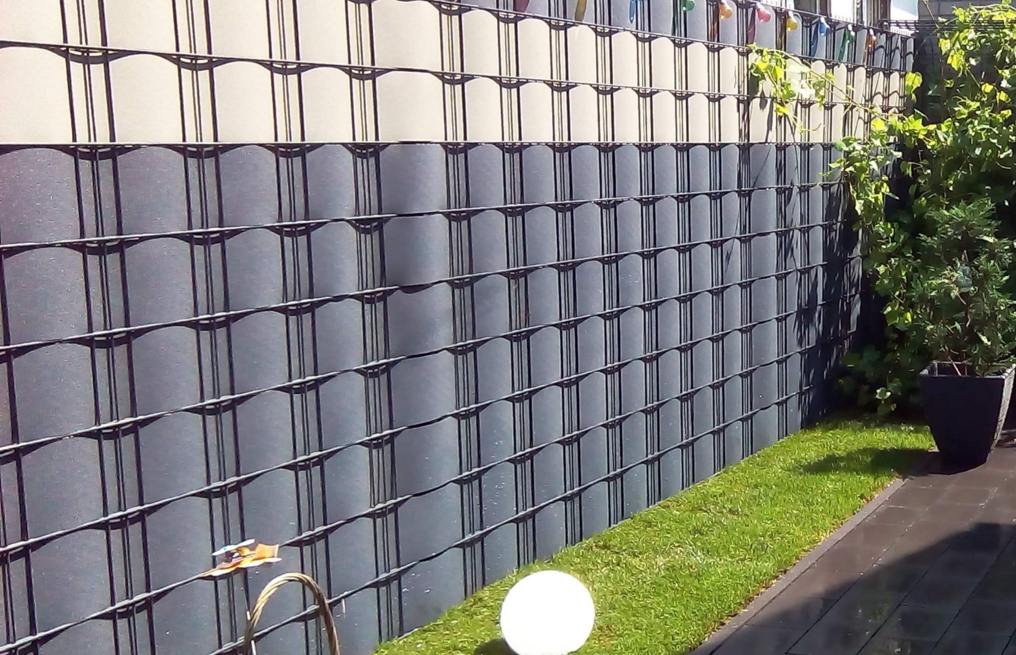 Sichtschutzstreifen 35 m Rolle – Steingrau RAL 7030 für Doppelstabmattenzaun