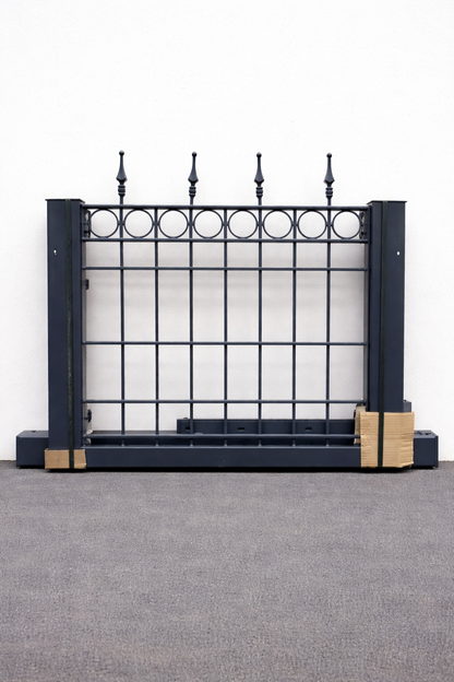 Gartentor verzinkt anthrazit – 80 × 90 cm – Kreisreihe & Spitzen – mit LOCINOX Schloss