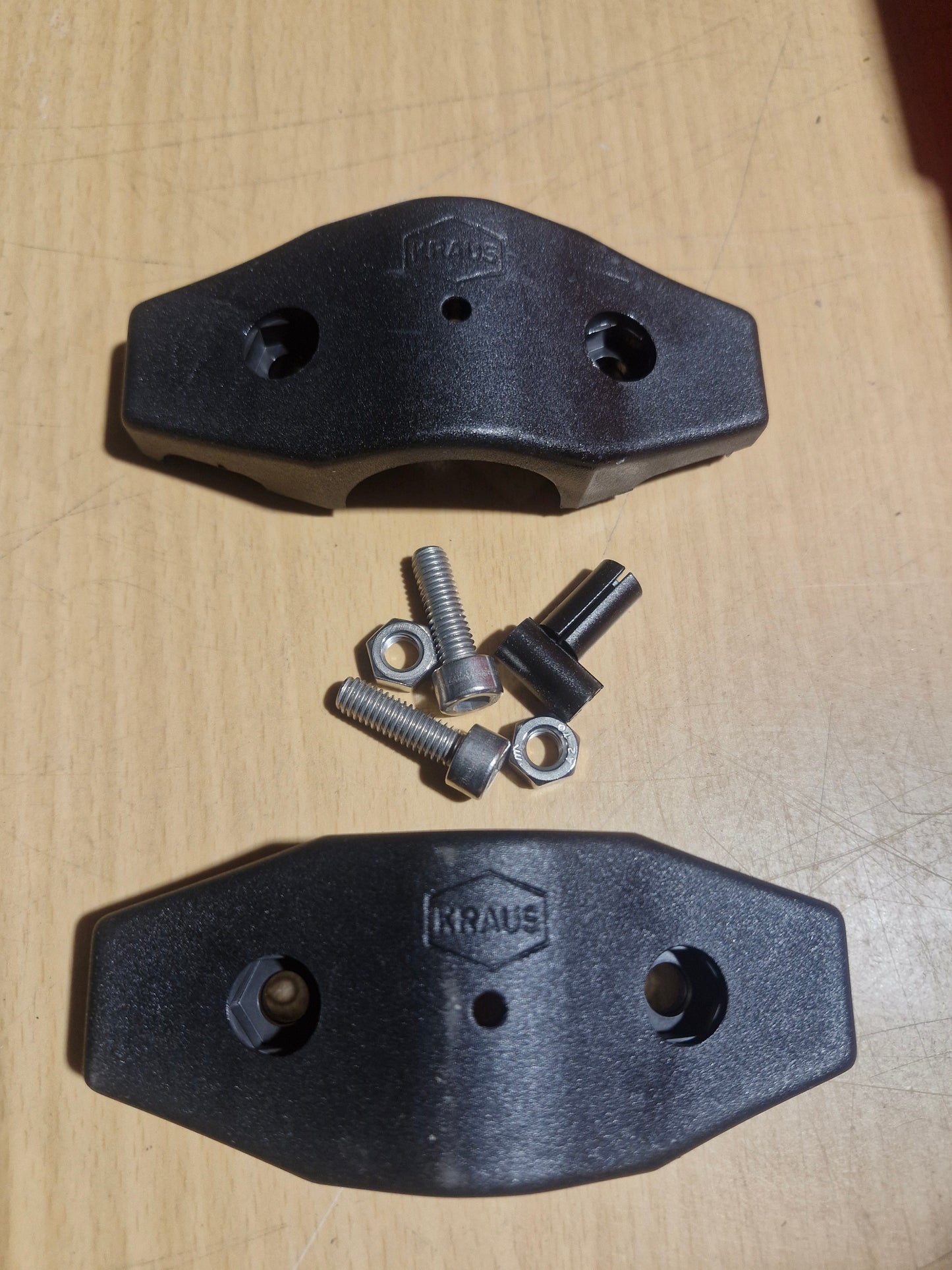 Doppelschelle Zaunpfosten 34 mm schwarz – Kunststoff Pfostenhalter – Made in Germany –