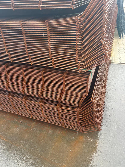 Doppelstabmattenzaun 183 cm – roh & unbehandelt – mit oben abgeschrägtem Übersteigschutz (40 Stück)