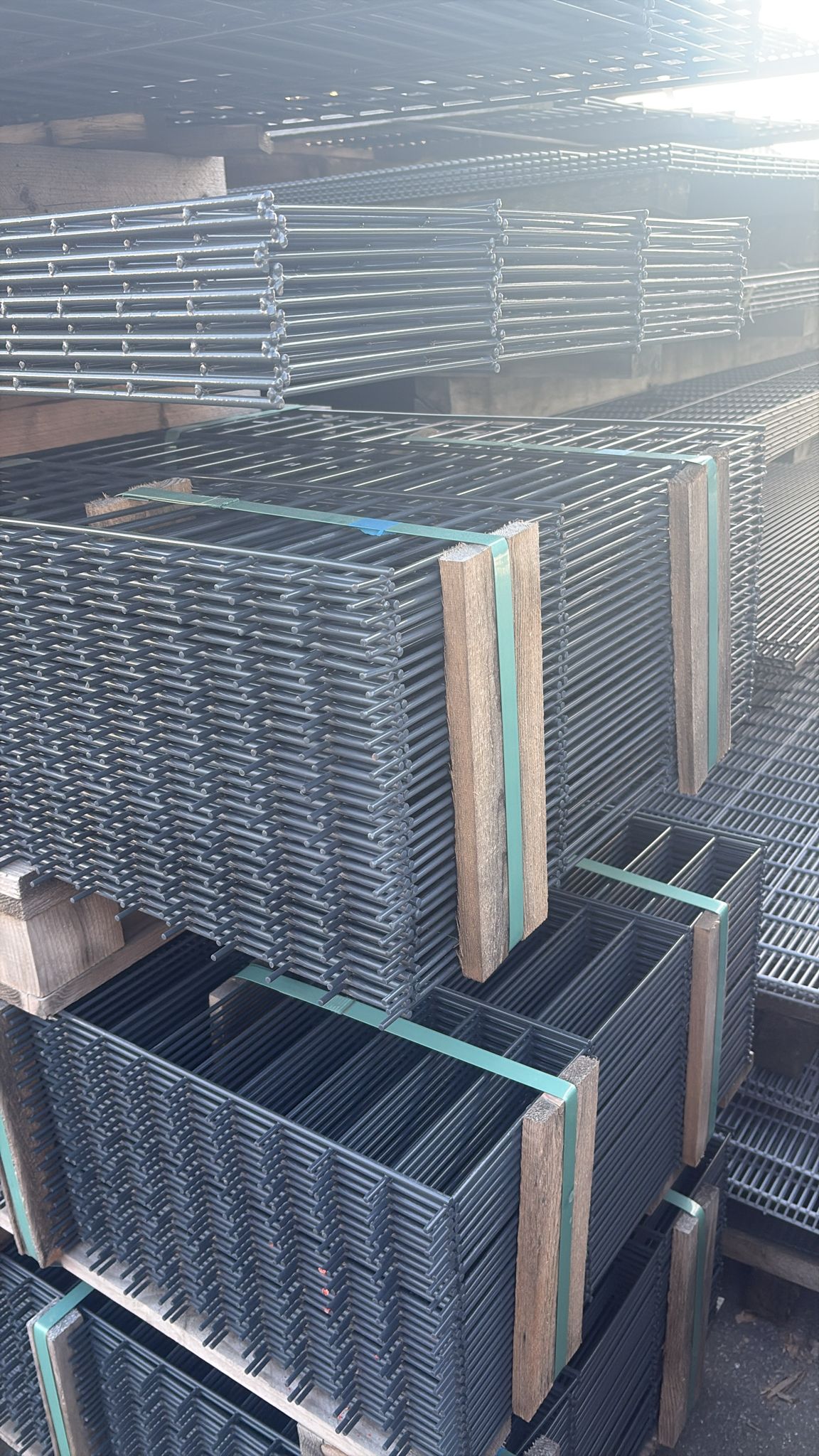 Doppelstabmattenzaun Komplettset 25 m – Höhe 0,63 m – Anthrazit RAL 7016 – B-Ware