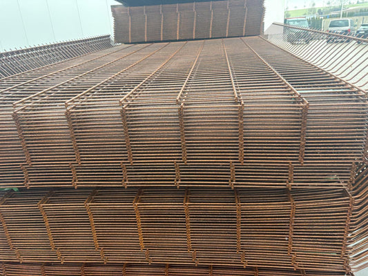 Doppelstabmattenzaun 183 cm – roh & unbehandelt – mit oben abgeschrägtem Übersteigschutz (40 Stück)