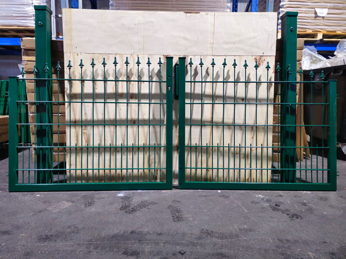 Schmucktor 3,00 m × 1,20 m – zweiflügelig – verzinkt Grün – mit LOCINOX Schloss